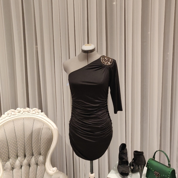 One sleeve mini Dress - Picture 2 of 8